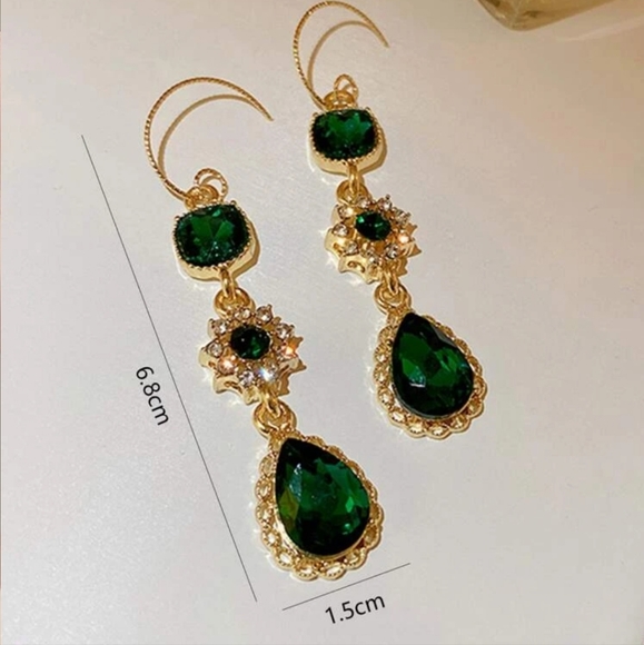 💚💚NEW💚💚GORGEOUS!! Emerald Green Rhinestone Waterdrop Earrings - Picture 3 of 12
